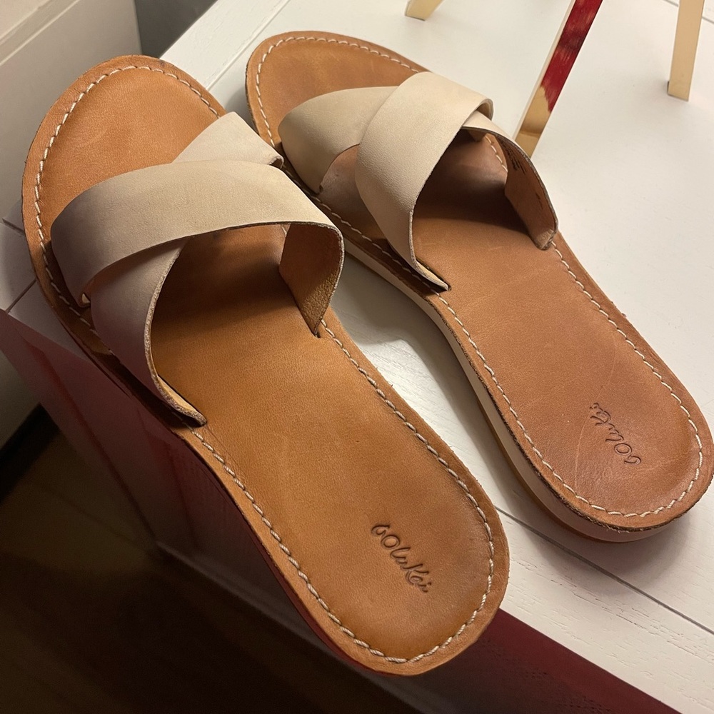 OluKai Women’s sandals size 6